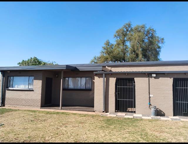 4 BEDROOM HOUSE FOR SALE IN ROTHDENE